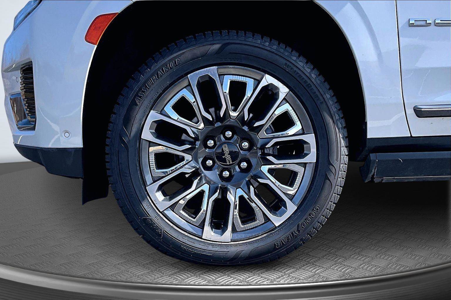 Used 2023 GMC Yukon XL Denali Ultimate image 10