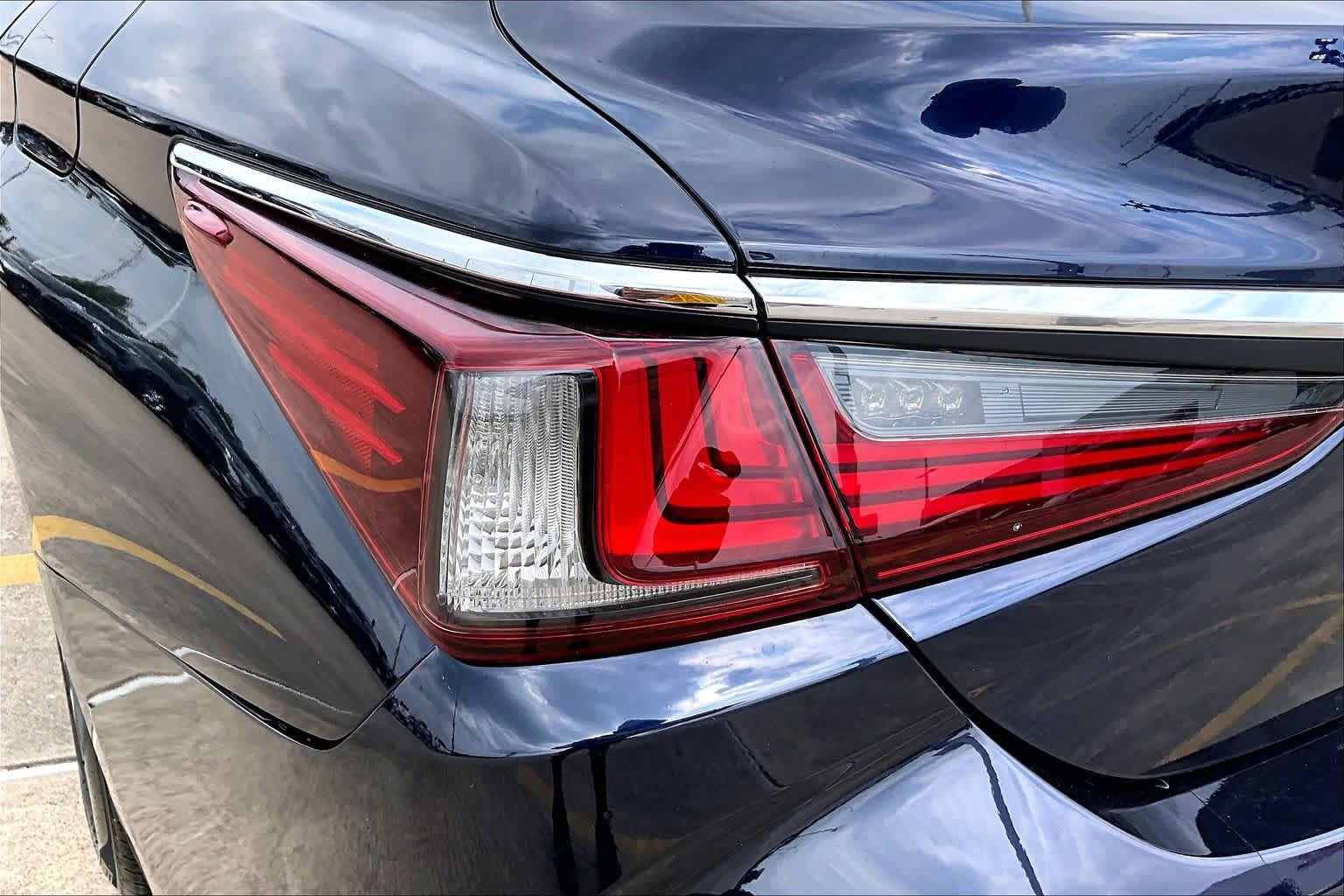 Used 2019 Lexus ES 350 w/ Accessory Package 2 FWD image 28