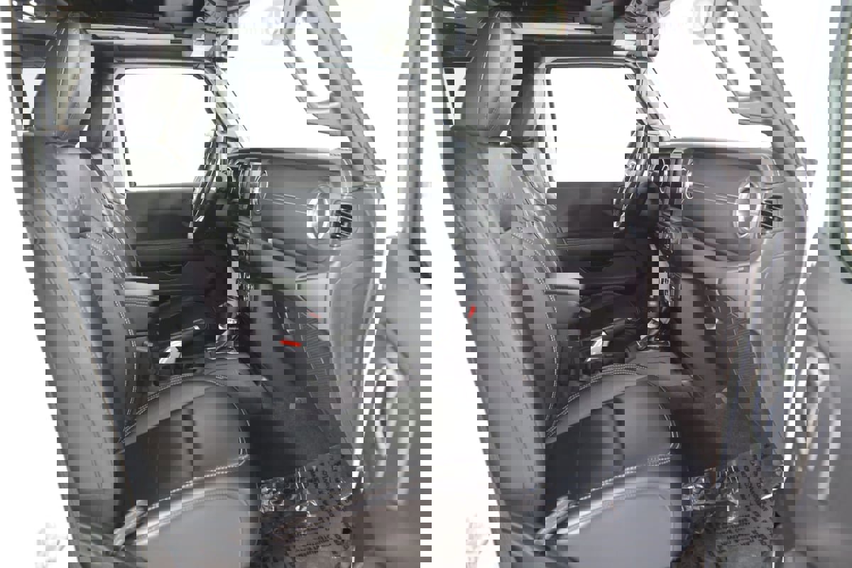 Used 2022 Jeep Wrangler Unlimited Sahara w/ Cold Weather Group image 13