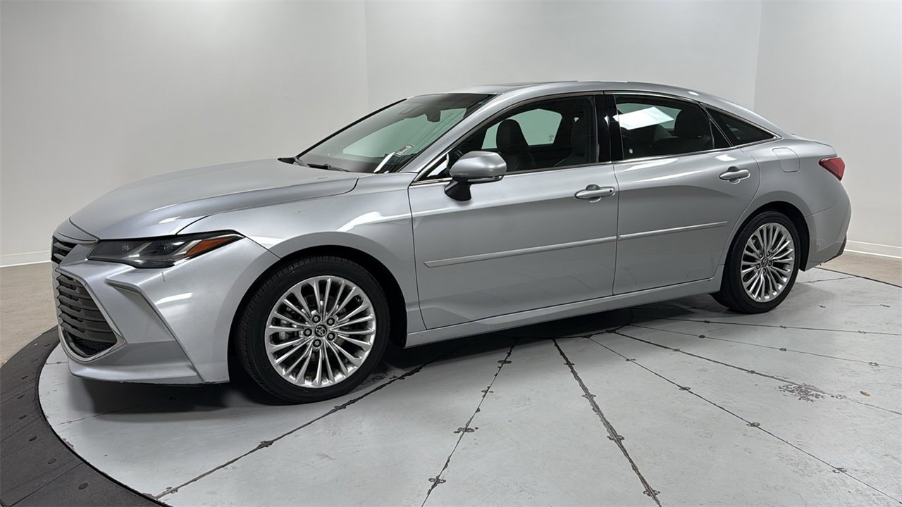 Used 2020 Toyota Avalon Limited image 1