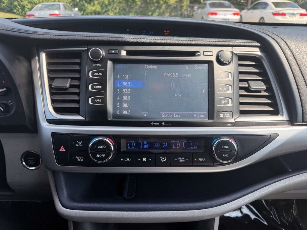 Used 2015 Toyota Highlander XLE AWD/4WD image 22