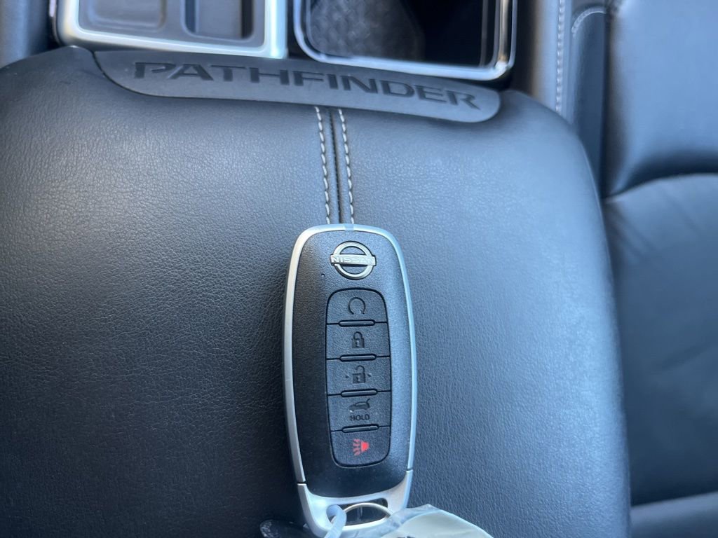 Used 2024 Nissan Pathfinder SL image 19