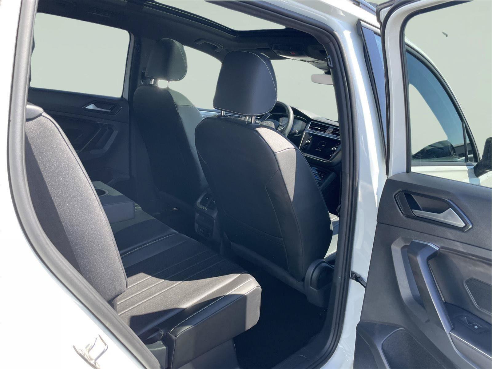 Used 2023 Volkswagen Tiguan SE R-Line FWD image 17