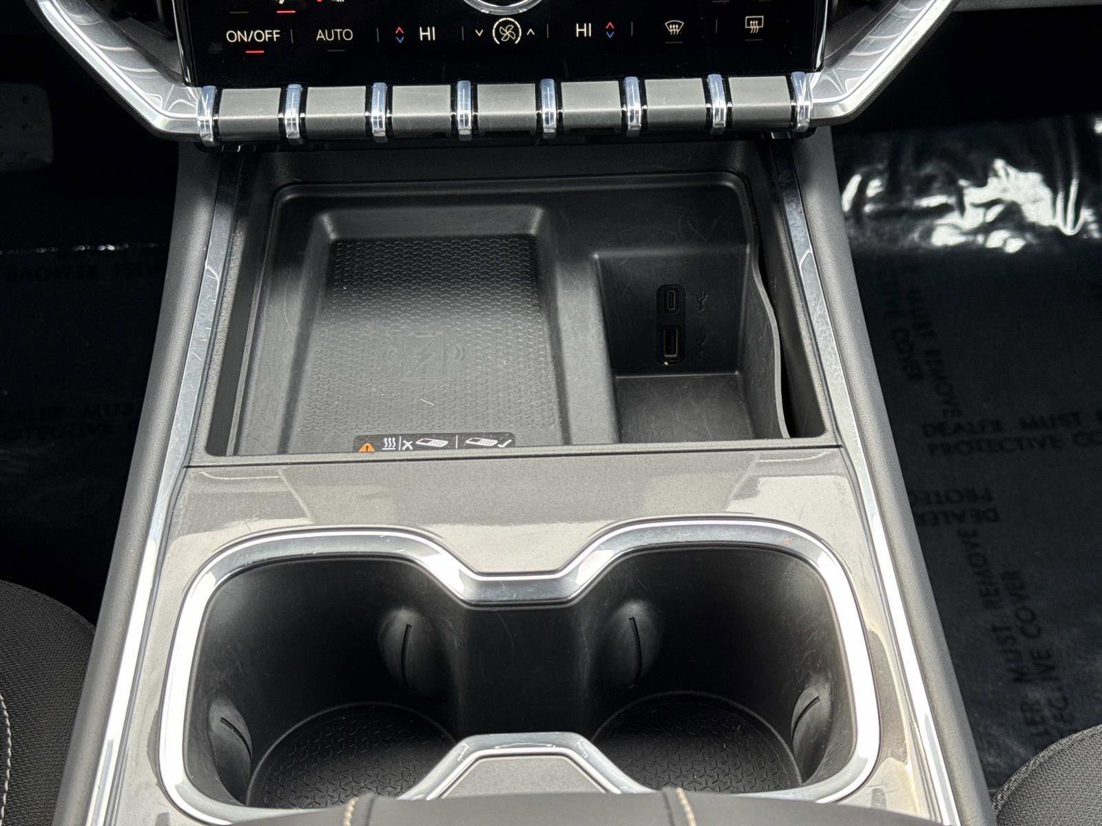 Used 2025 GMC Acadia Elevation image 6