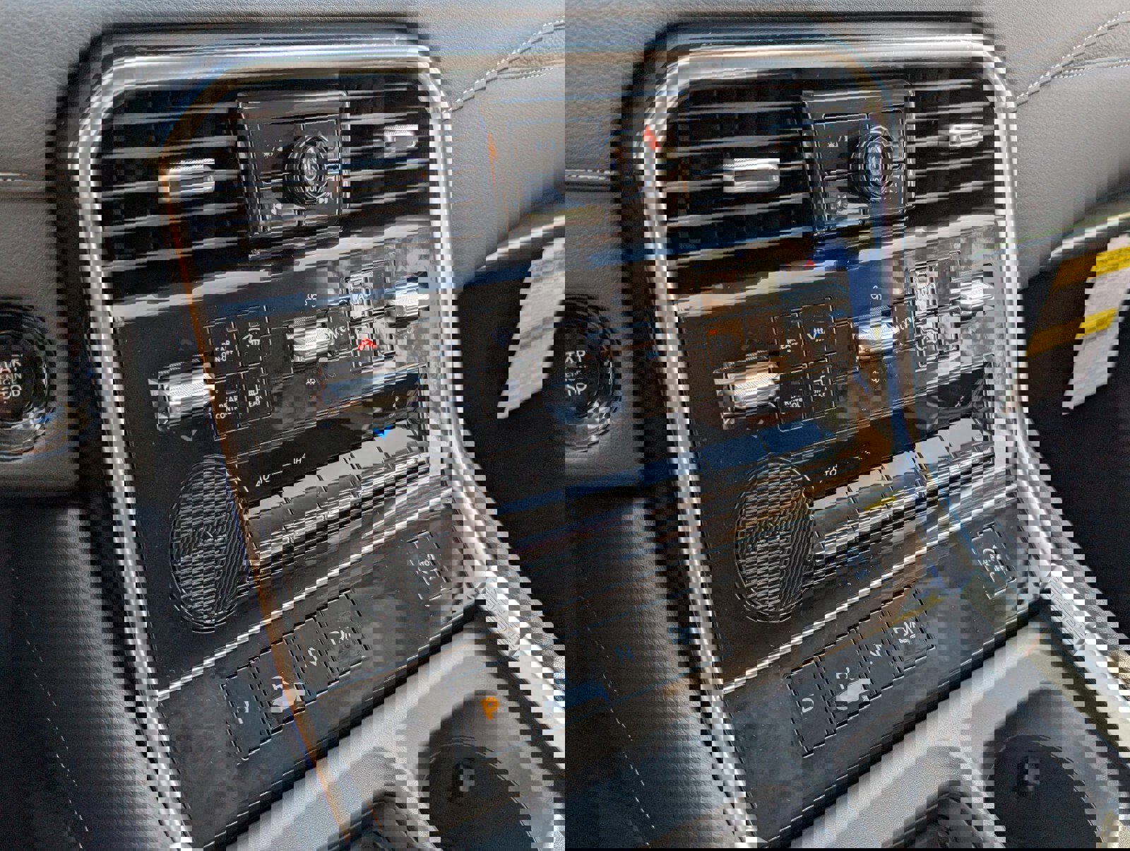 New 2025 Nissan Armada SV image 11