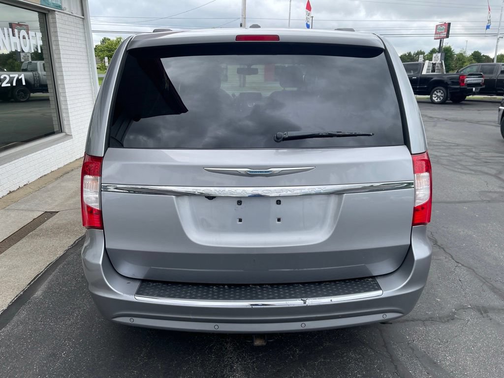 Used 2013 Chrysler Town & Country Touring-L w/ Driver Convenience Group FWD image 5