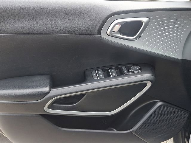 Used 2020 Kia Soul LX FWD image 17