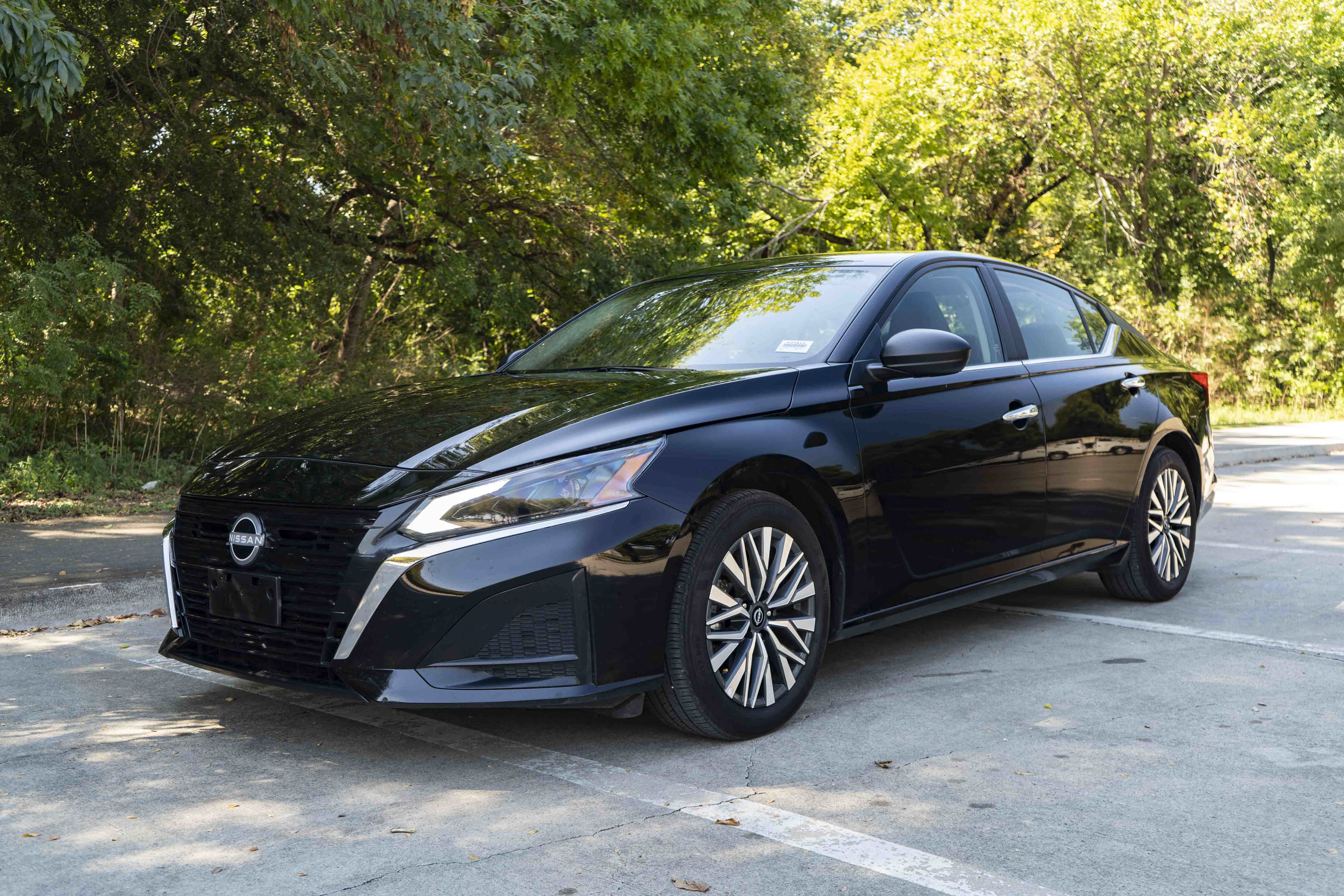 Used 2025 Nissan Altima 2.5 SV FWD image 5
