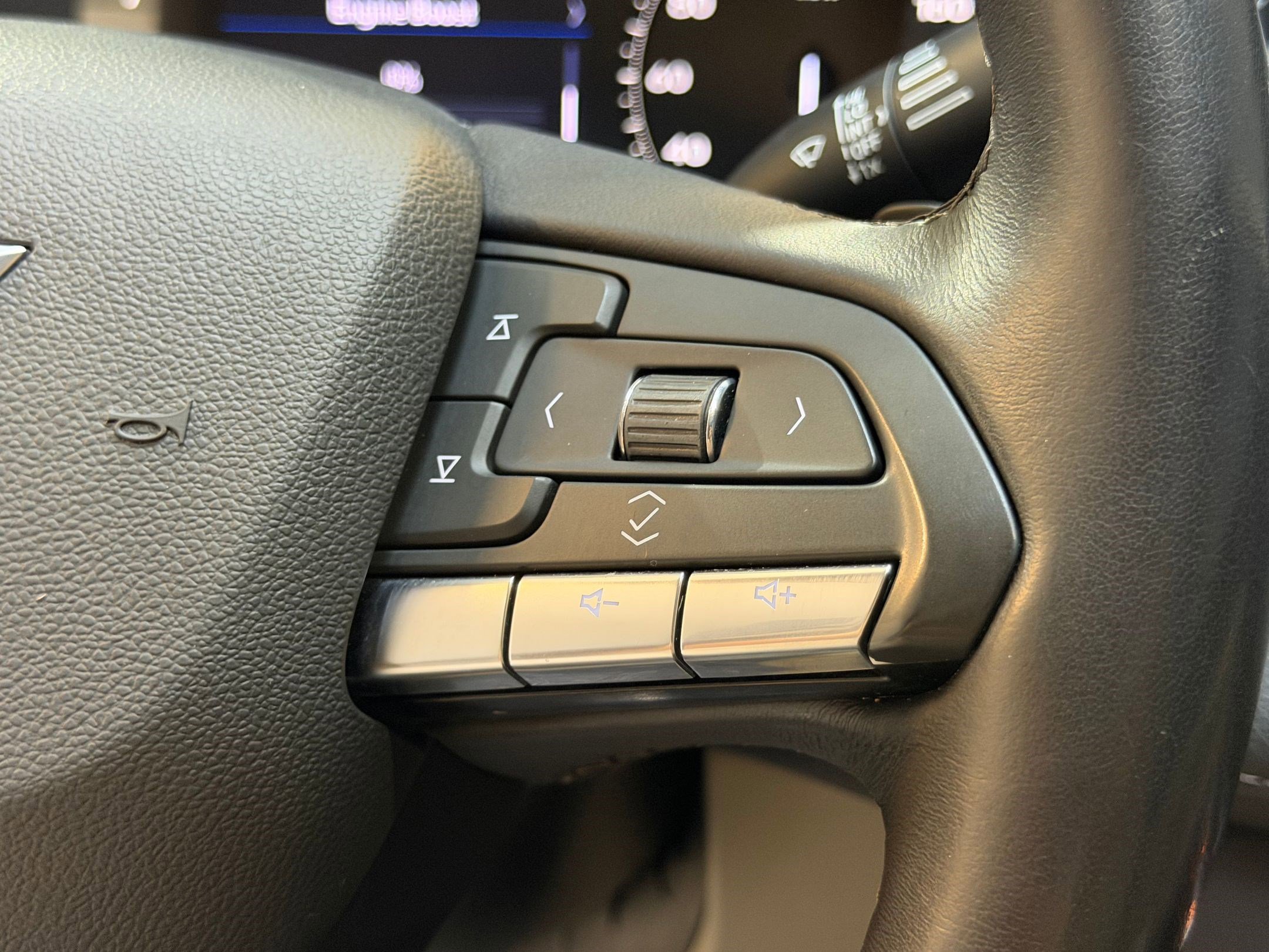 Used 2023 Cadillac XT4 Luxury FWD image 26