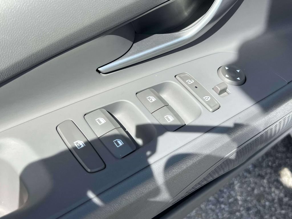 Certified 2025 Hyundai Elantra SEL FWD image 16