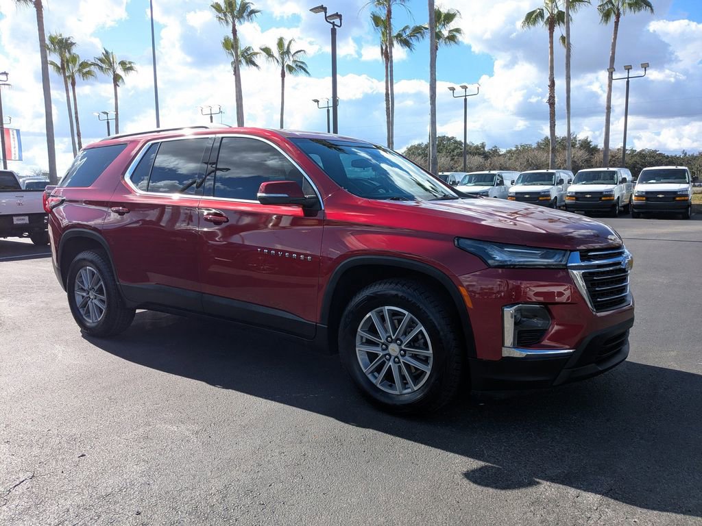 Used 2023 Chevrolet Traverse LT image 2