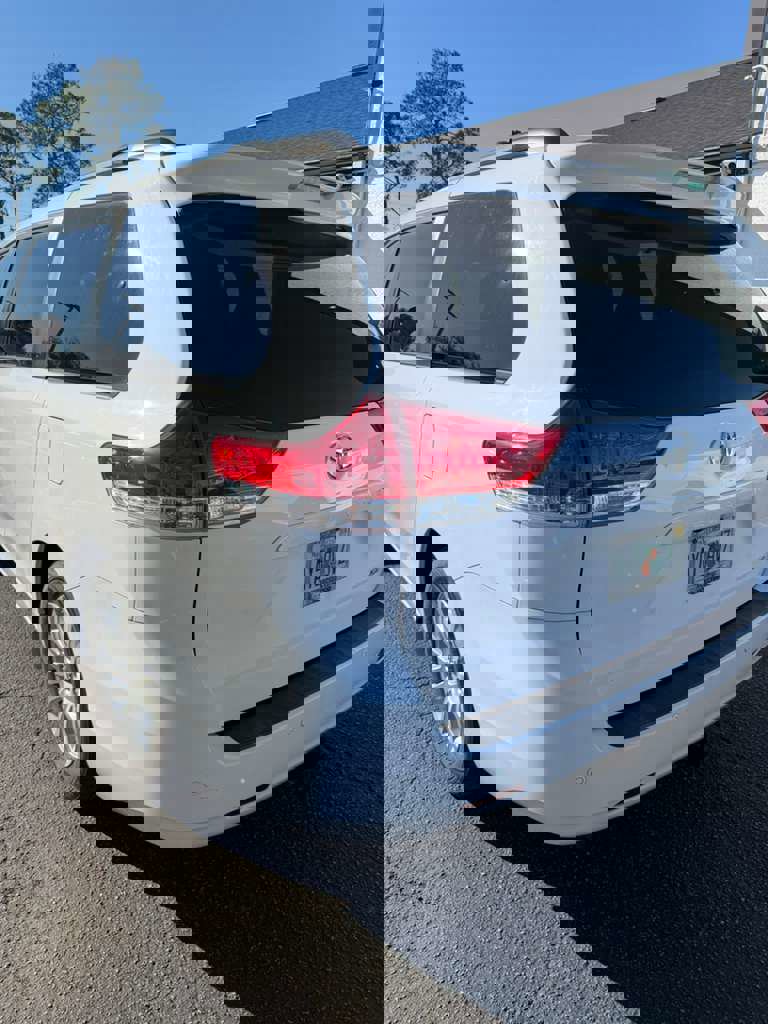 Used 2012 Toyota Sienna XLE w/ XLE Navigation Pkg image 10