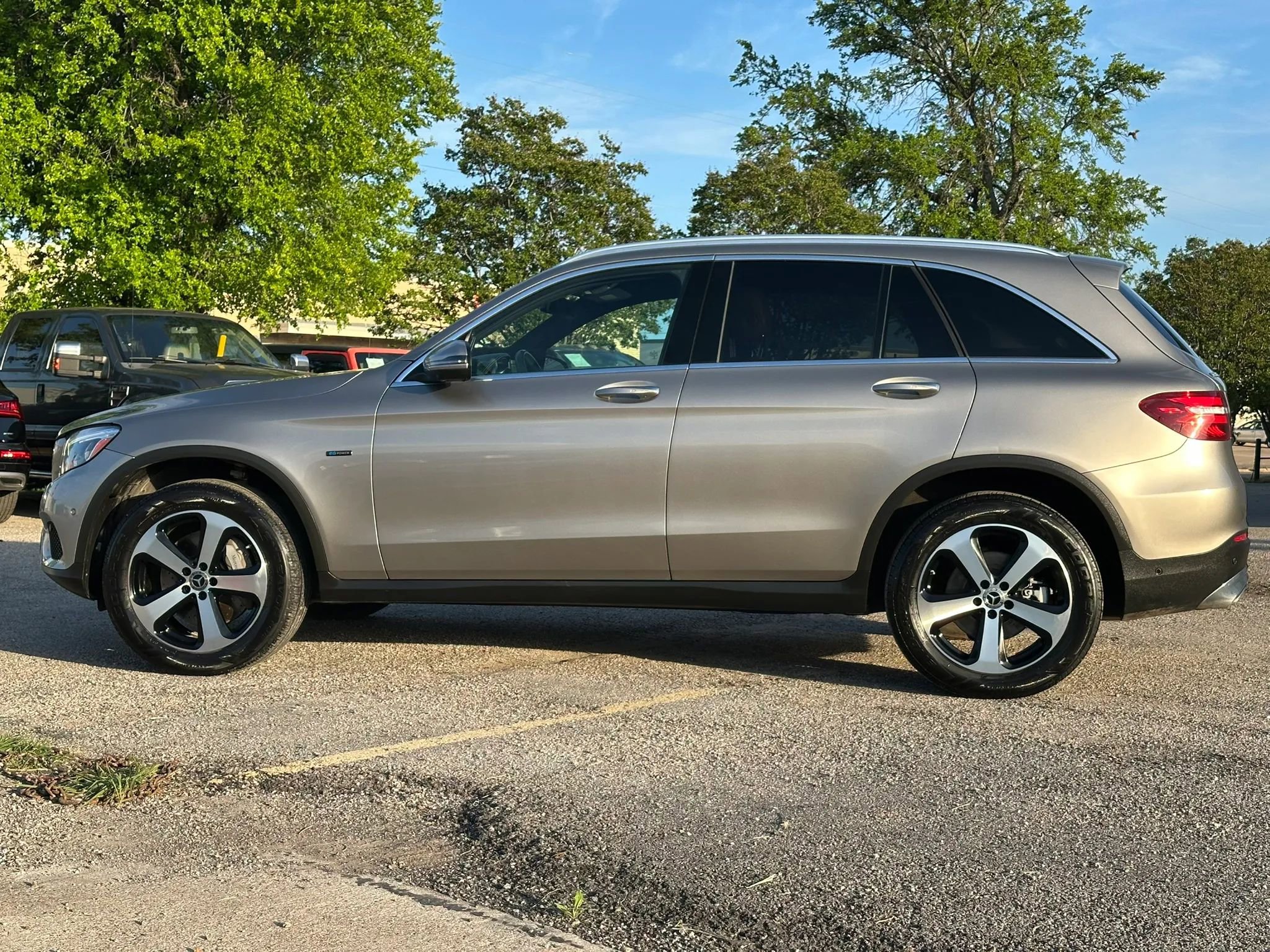 Used 2019 Mercedes-Benz GLC 350e 4MATIC image 3