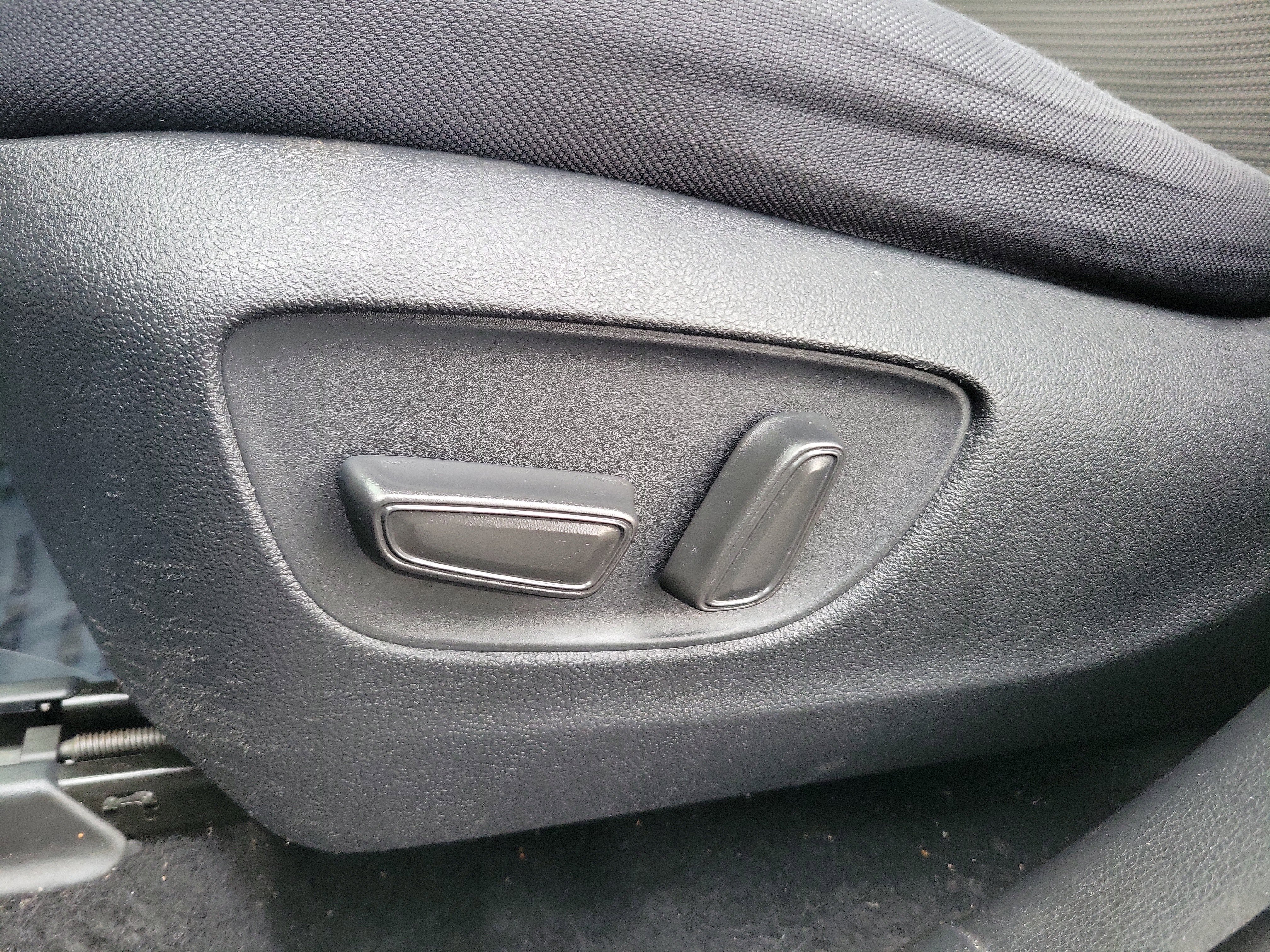 Certified 2020 Toyota Highlander LE image 12