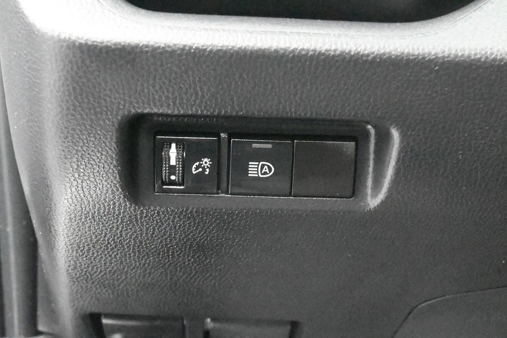 Used 2025 Toyota RAV4 XLE AWD/4WD image 16