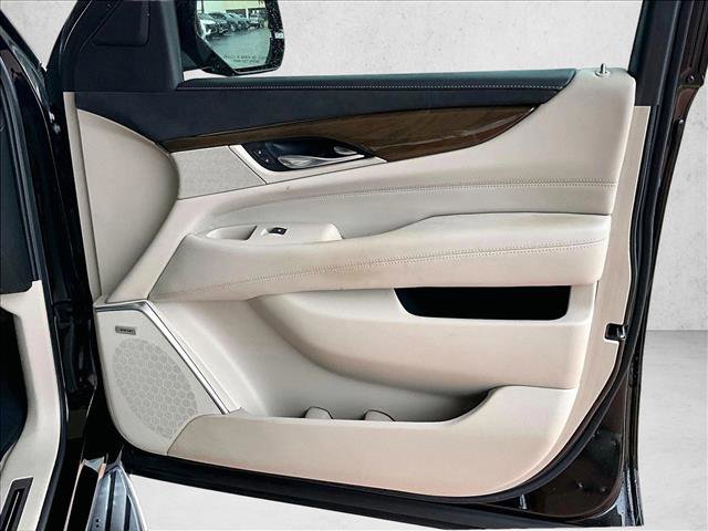 Used 2020 Cadillac Escalade Luxury AWD/4WD image 19