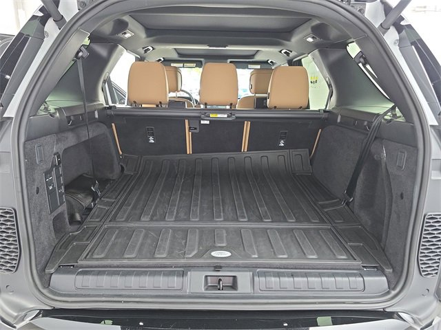 Certified 2025 Land Rover Discovery Dynamic SE image 12
