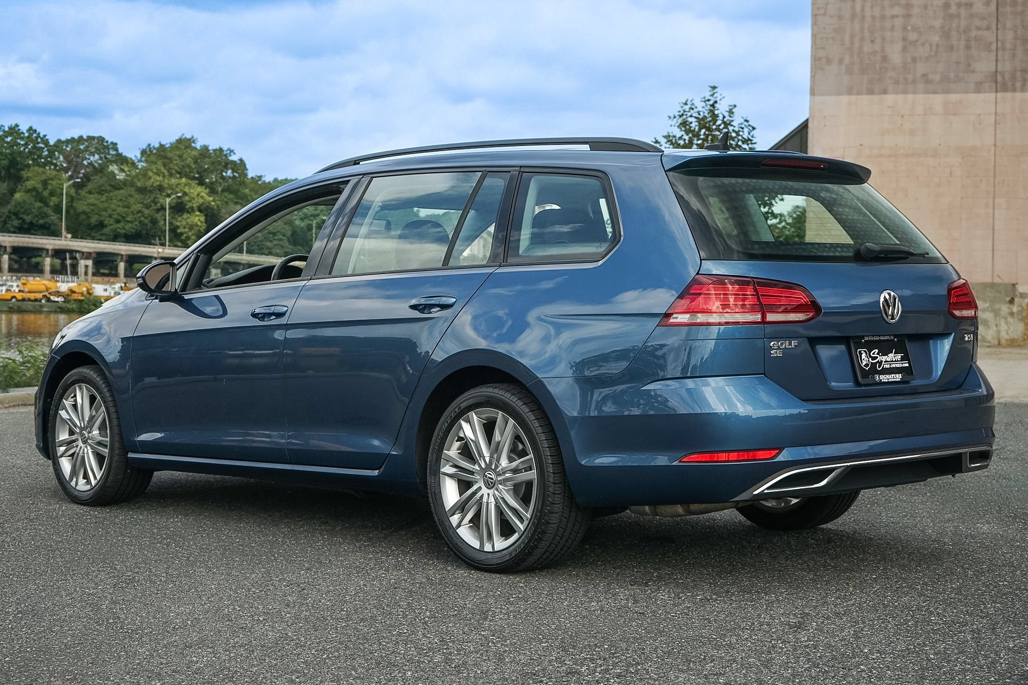 Used 2018 Volkswagen Golf SE FWD image 3
