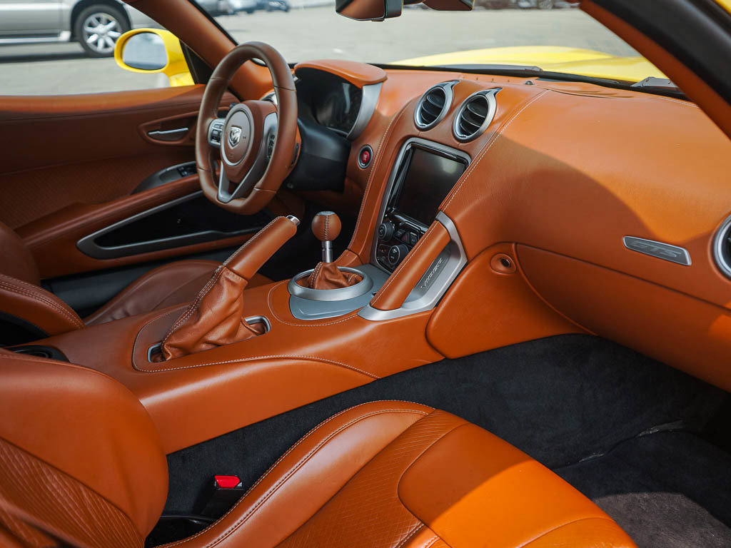 Used 2013 SRT Viper GTS w/ GTS Laguna Interior Pkg RWD image 24