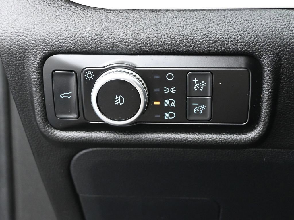 Certified 2022 Ford Explorer XLT w/ Equipment Group 202A image 13