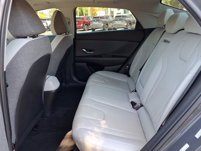 Used 2023 Hyundai Elantra Limited FWD image 10