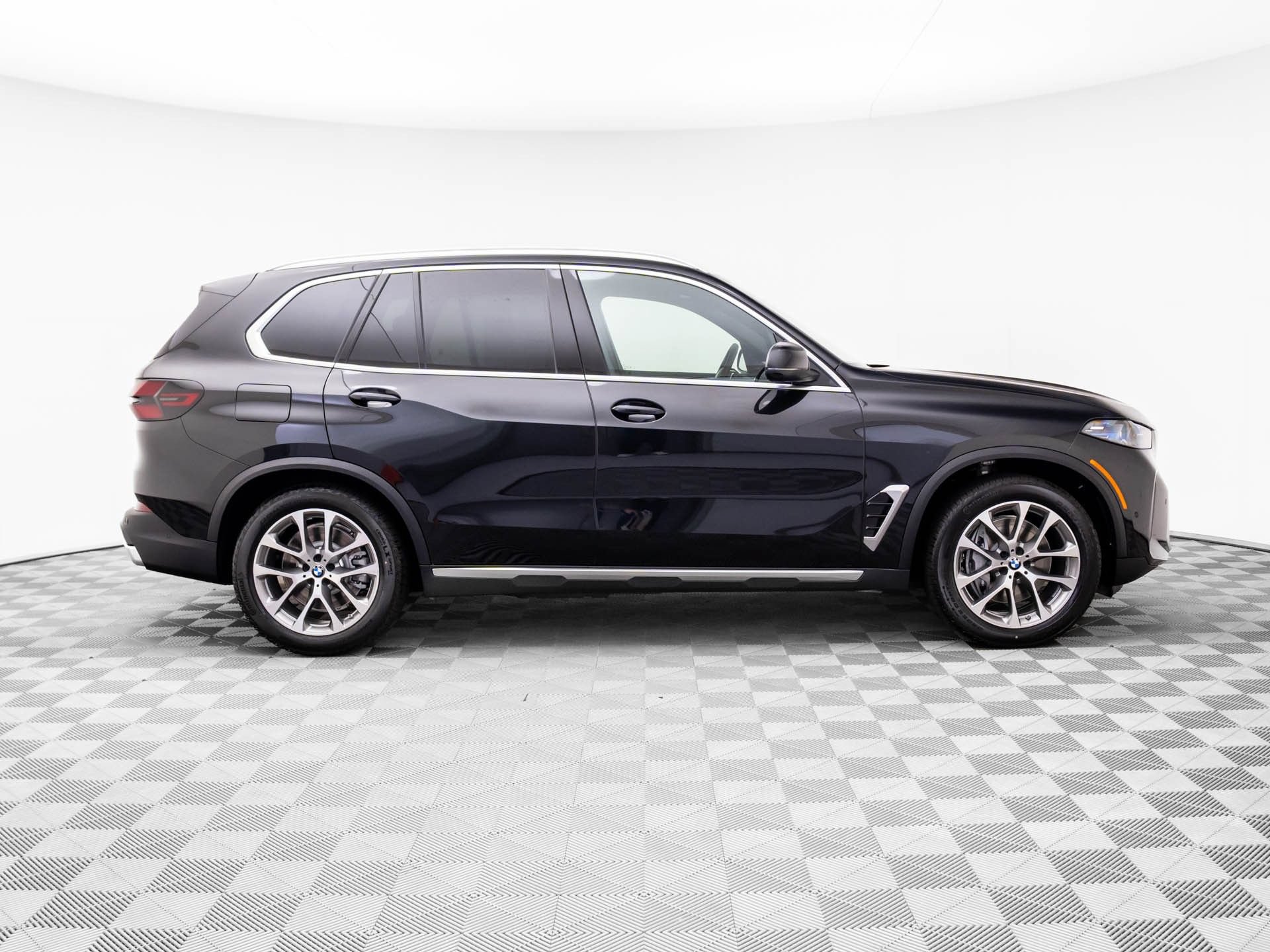 Used 2026 BMW X5 xDrive50e w/ Executive Package AWD/4WD image 7