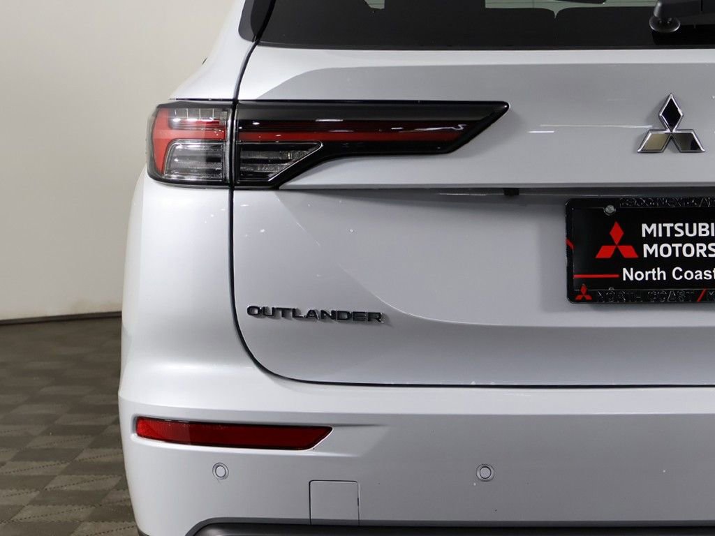 New 2026 Mitsubishi Outlander ES AWD/4WD image 16