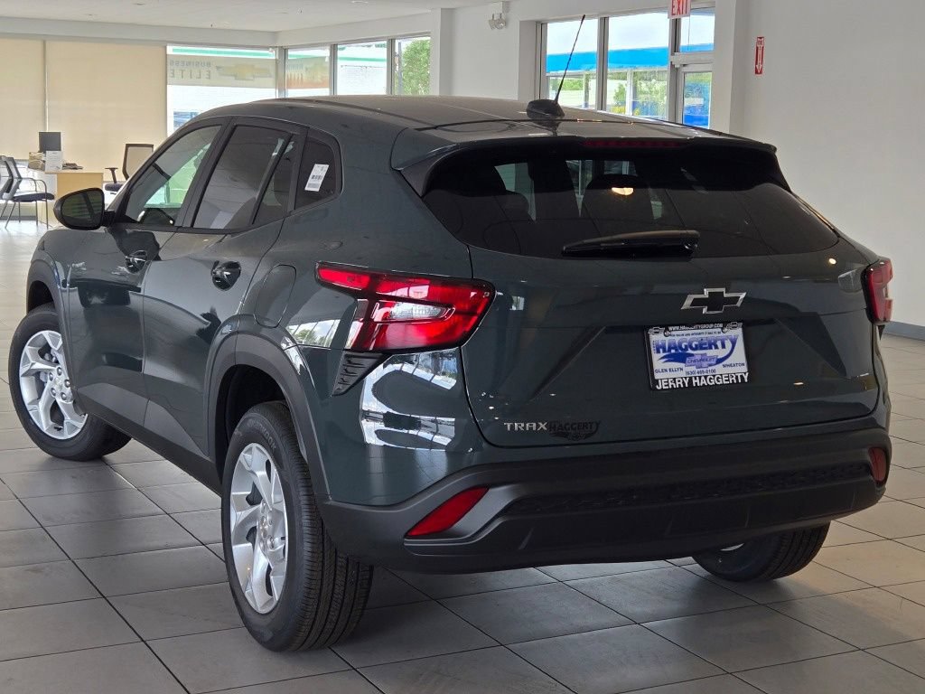 New 2026 Chevrolet Trax LS w/ LS Convenience Package FWD image 12