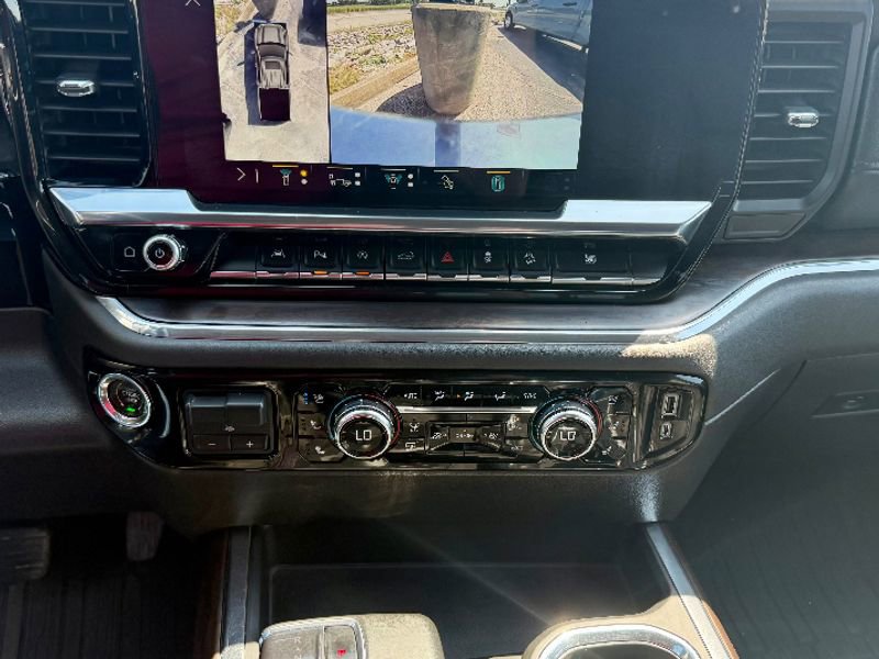 Used 2023 GMC Sierra 1500 SLT w/ SLT Premium Plus Package AWD/4WD image 19