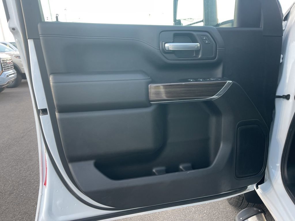 Used 2023 Chevrolet Silverado 3500 LT w/ Convenience Package image 9