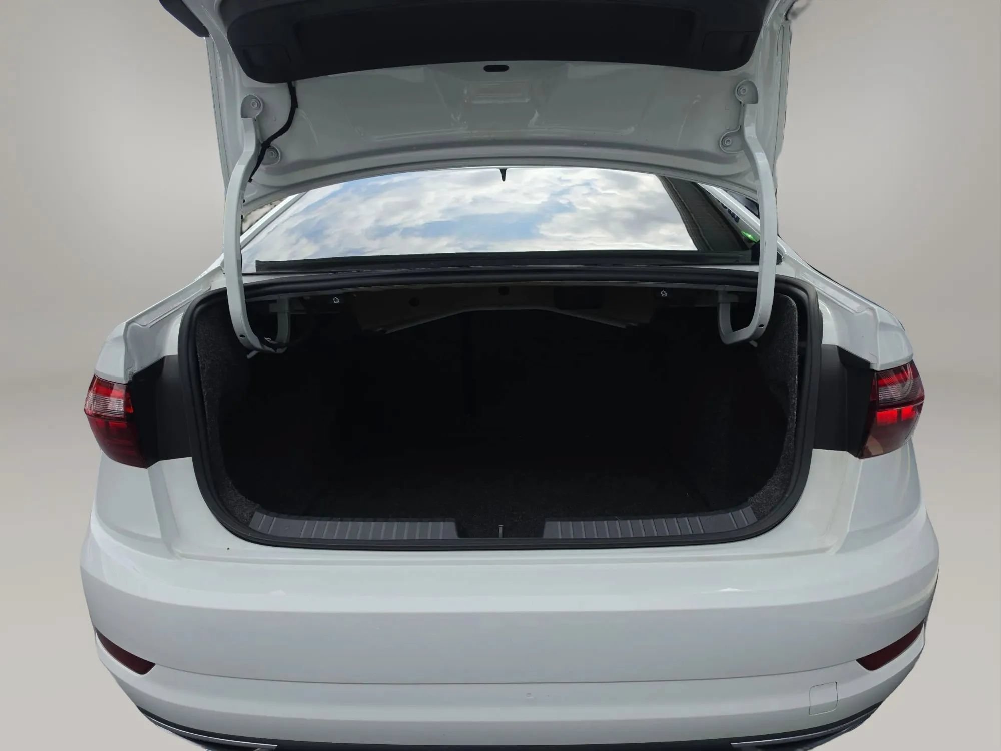 Used 2020 Volkswagen Jetta R-Line w/ R-Line Cold Weather Package FWD image 12