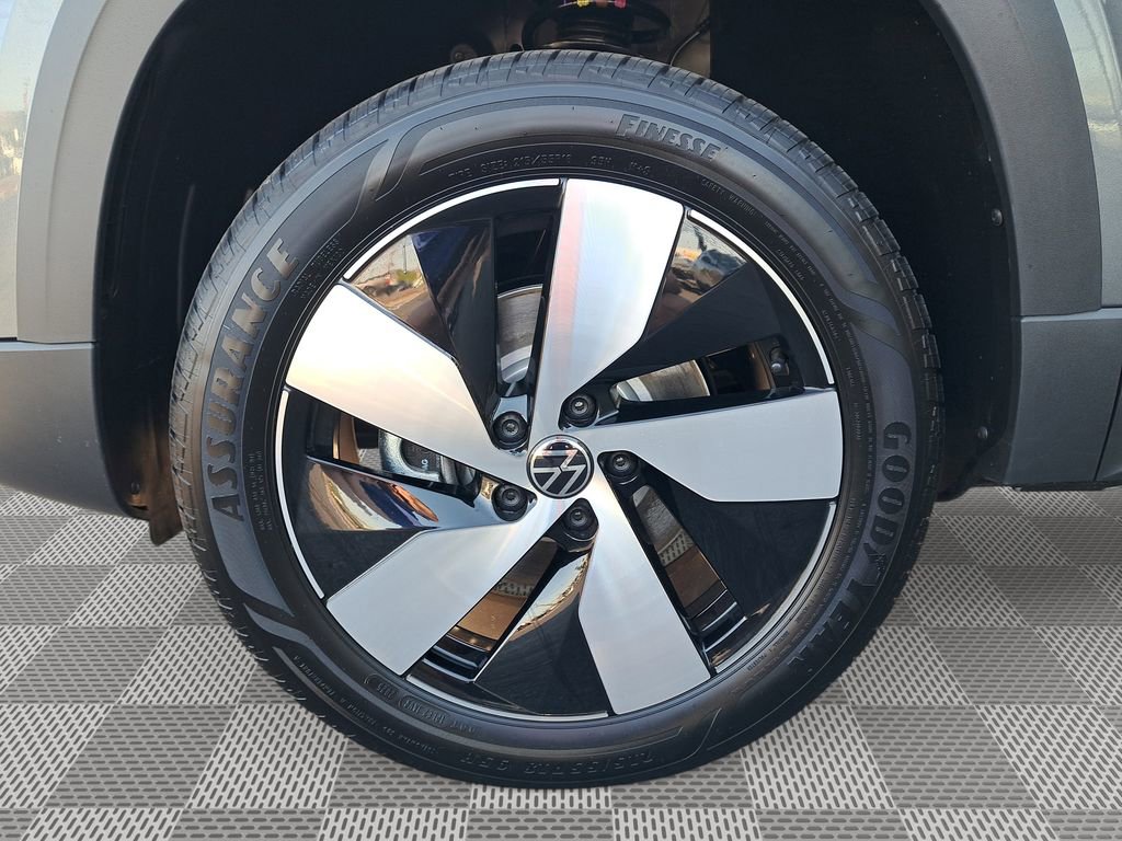New 2025 Volkswagen Taos S image 10