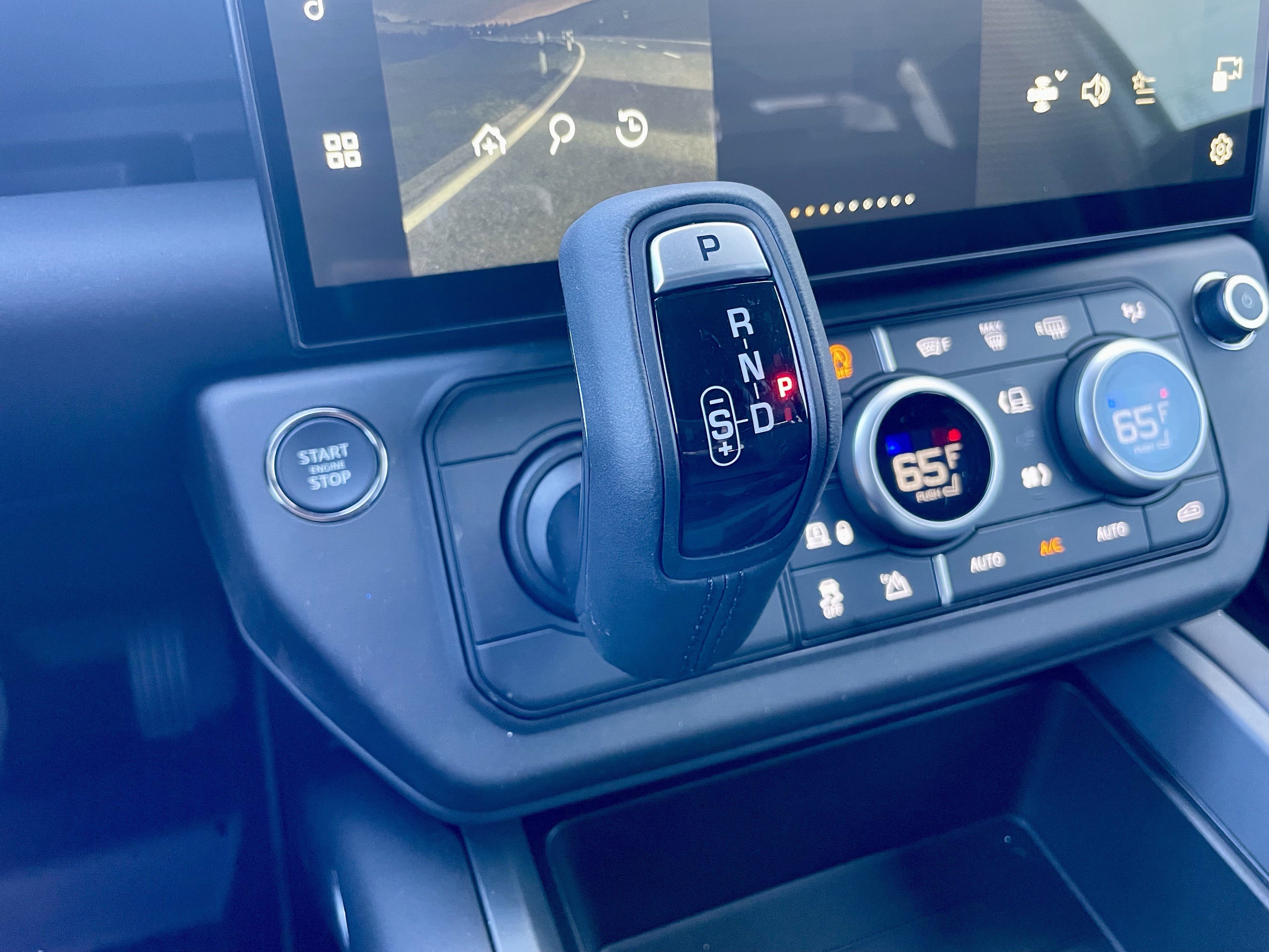 New 2026 Land Rover Defender 130 X-Dynamic SE image 20