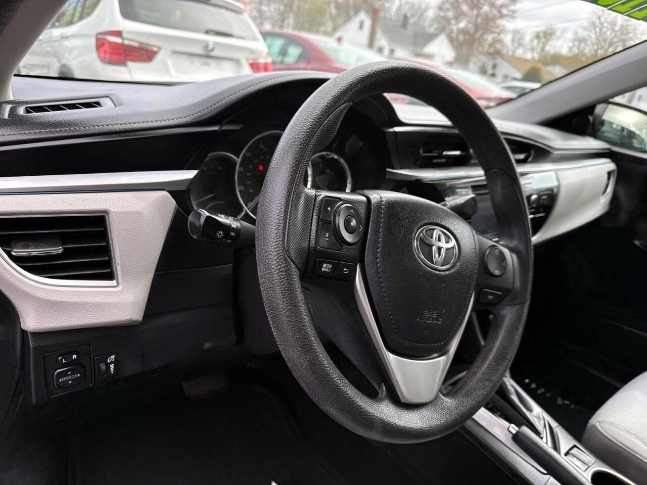 Used 2015 Toyota Corolla LE FWD image 11