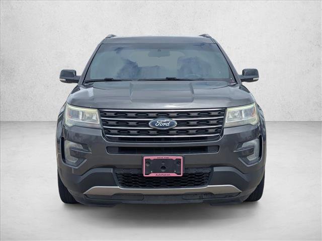 Used 2017 Ford Explorer XLT FWD image 2