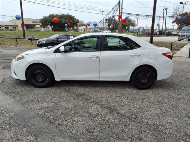 Used 2015 Toyota Corolla LE FWD image 3
