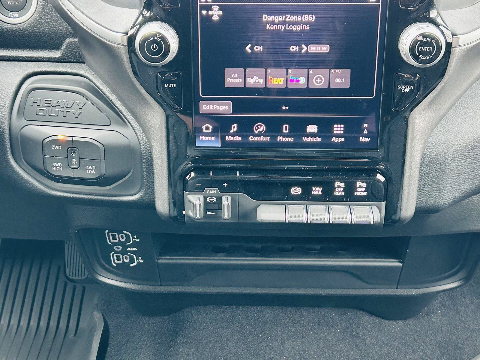 New 2027 RAM 3500 Big Horn AWD/4WD image 19