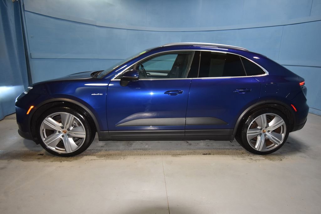 Used 2024 Porsche Macan 4 Electric image 2