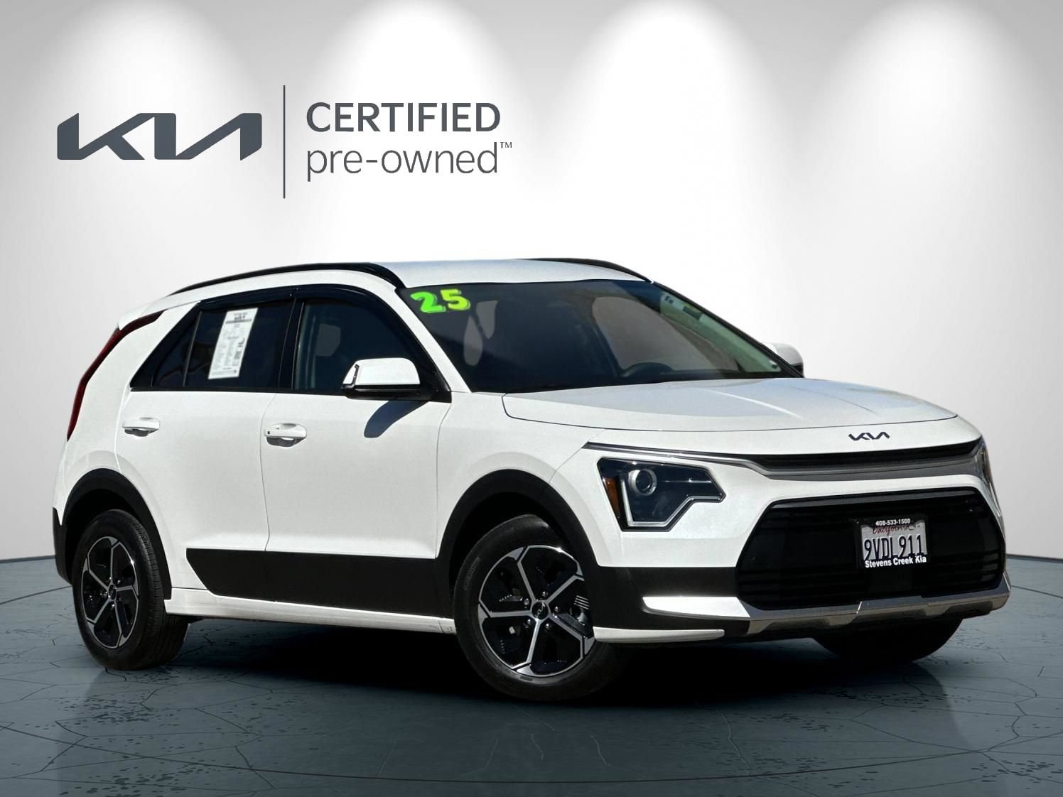 Certified 2025 Kia Niro EX FWD image 2