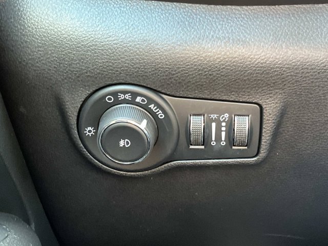 Used 2024 Jeep Compass Trailhawk AWD/4WD image 38
