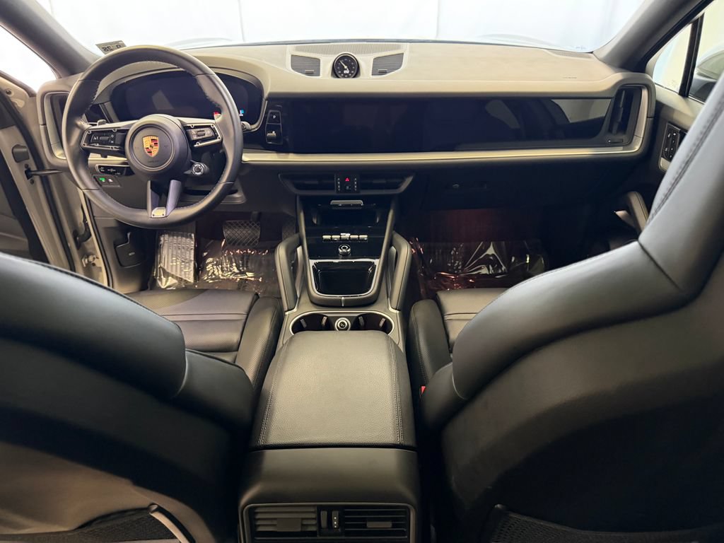 Certified 2024 Porsche Cayenne Coupe AWD/4WD image 17