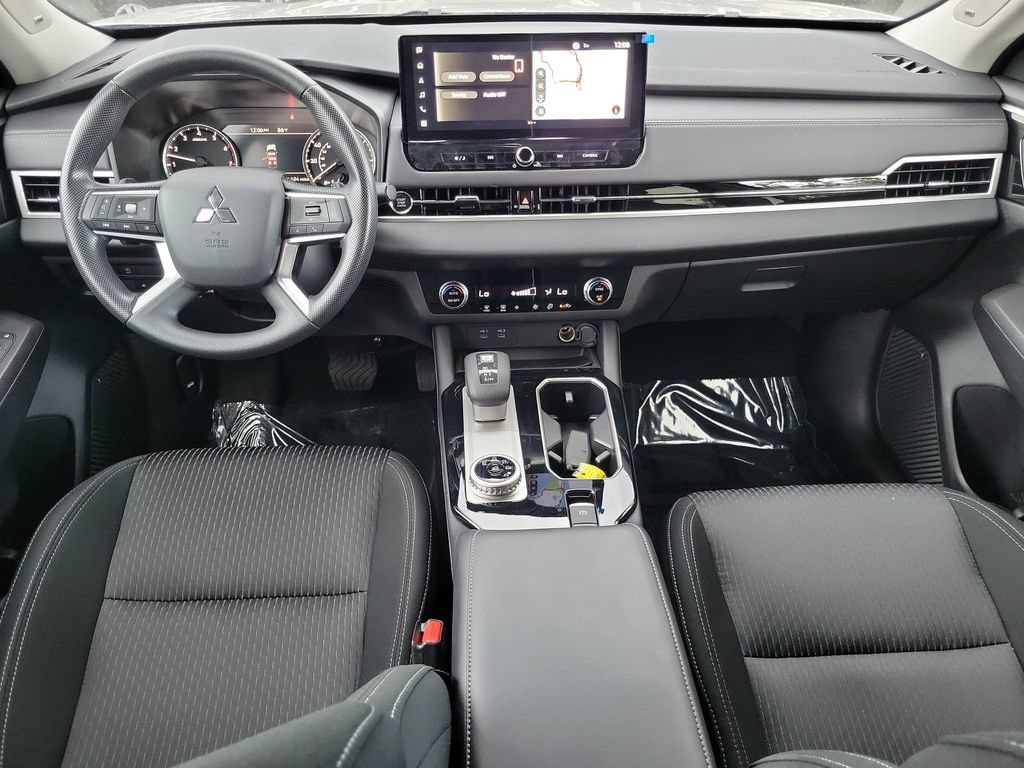 Used 2026 Mitsubishi Outlander ES FWD image 14