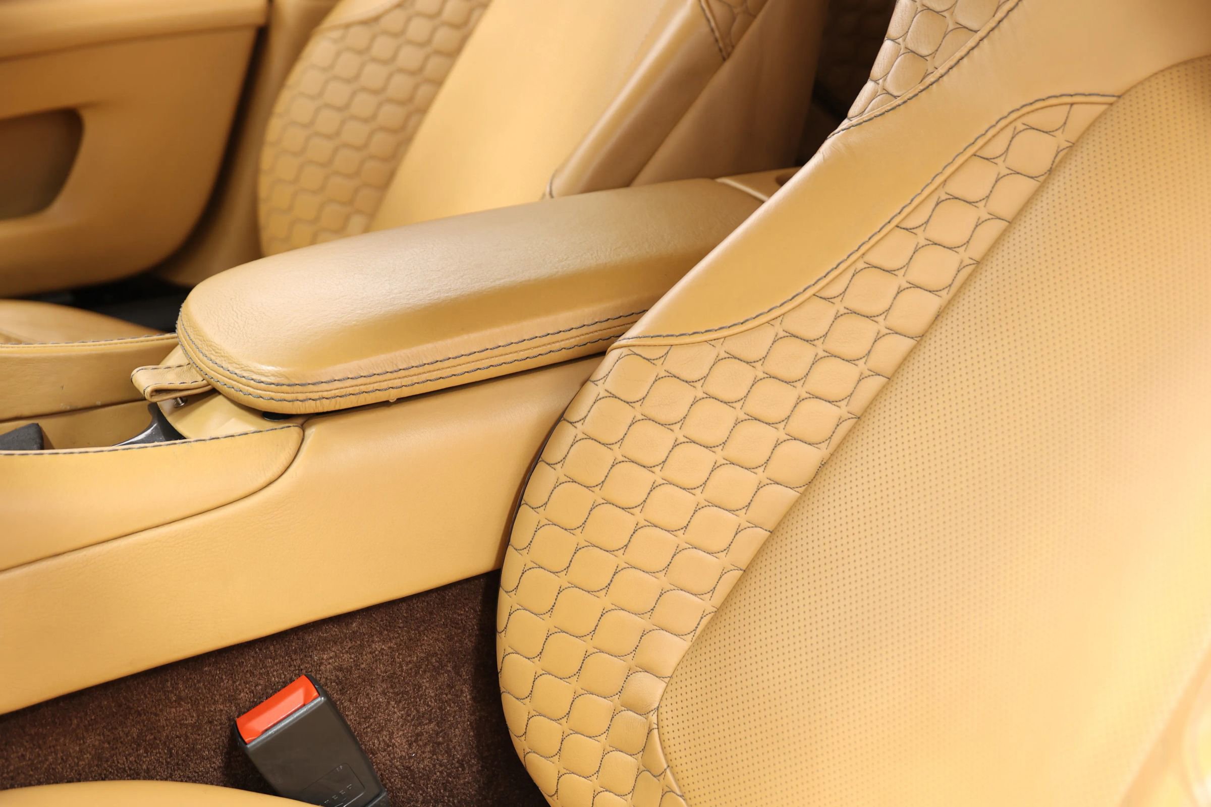 Used 2015 Aston Martin Vanquish Volante RWD image 20