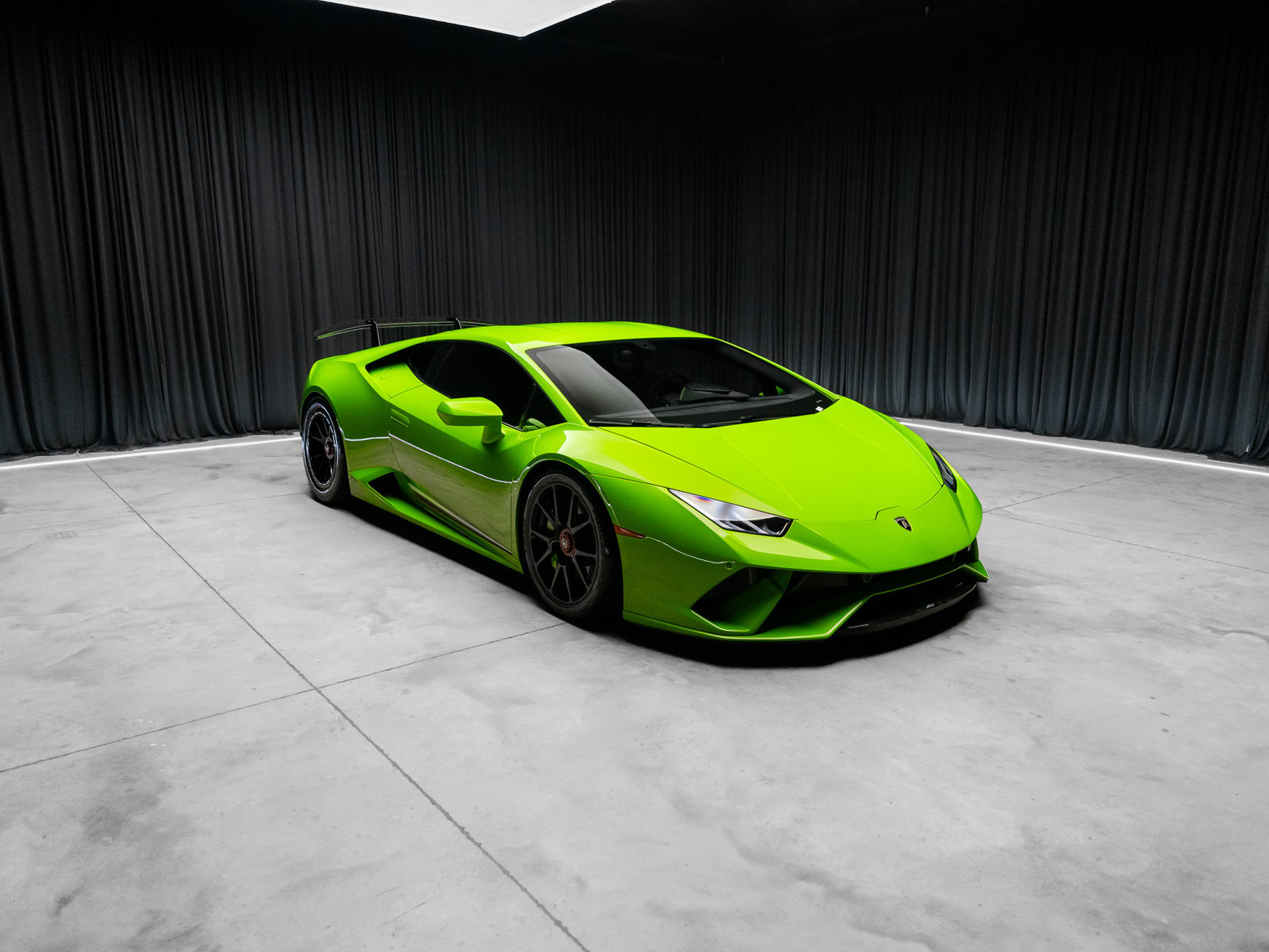 Used 2018 Lamborghini Huracan Performante AWD/4WD image 17