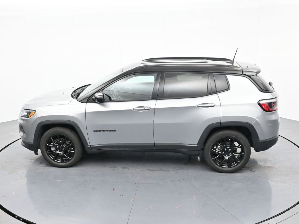Used 2022 Jeep Compass Altitude image 31