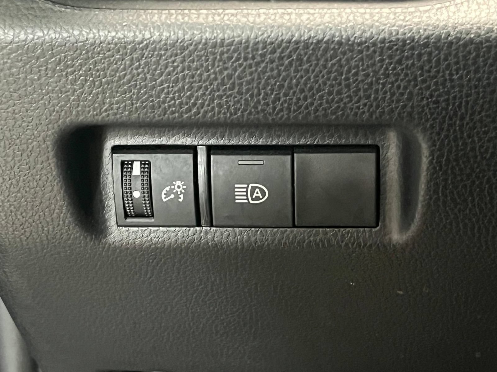 Used 2023 Toyota RAV4 XLE AWD/4WD image 31