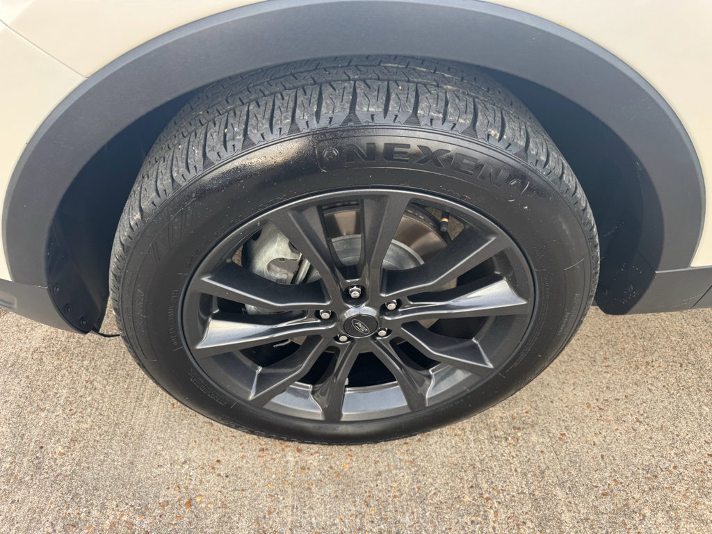 Used 2018 Ford Explorer XLT w/ Equipment Group 202A image 9