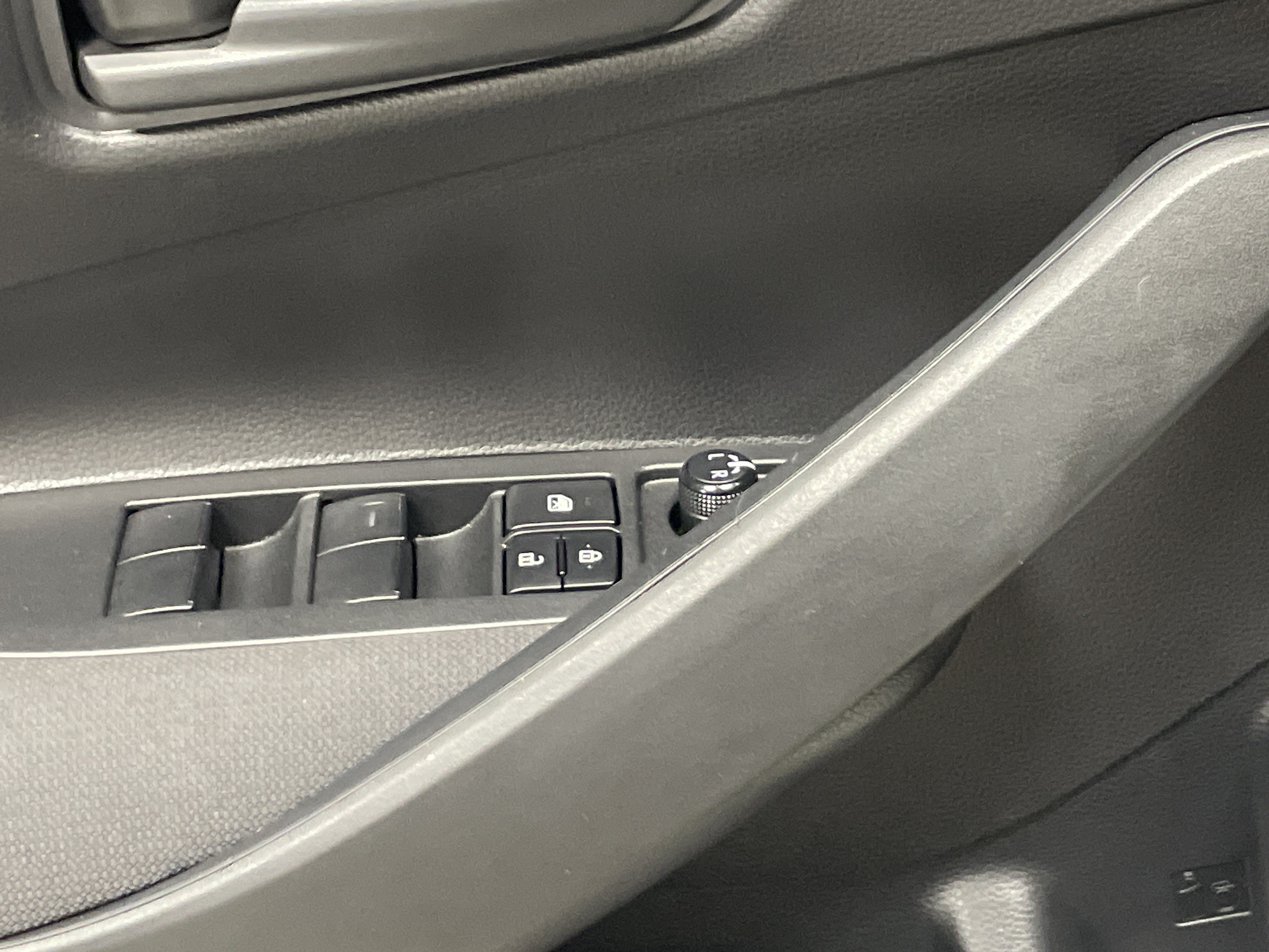 Used 2022 Toyota Corolla LE FWD image 15