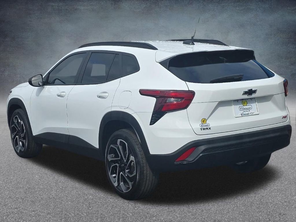 Used 2024 Chevrolet Trax RS FWD image 3