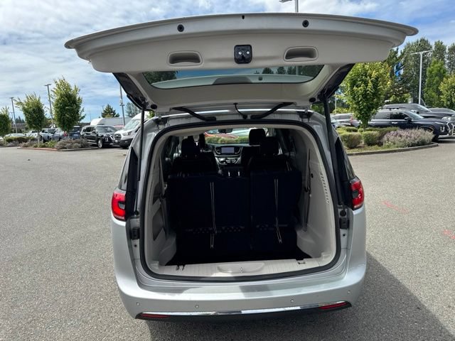 Used 2024 Chrysler Pacifica Touring-L FWD image 13